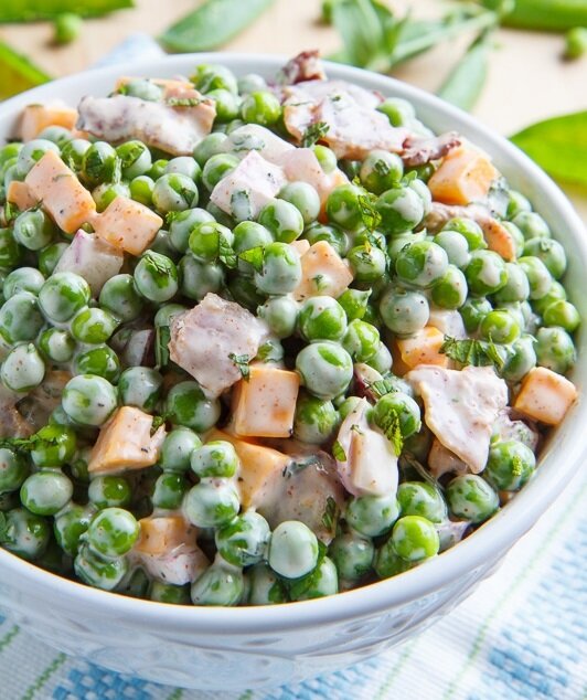 طرز تهیه سالاد نخود سبز با پنیر فتا ؛ خوشمزهترین شام تابستانی سبک و مغذی