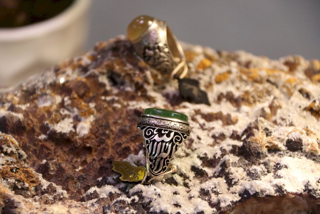 نفیسترین انگشترهای جهان را اینجا ببینید | خاتمهایی با نگینهای منحصر به فرد