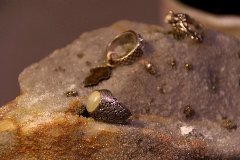 نفیسترین انگشترهای جهان را اینجا ببینید | خاتمهایی با نگینهای منحصر به فرد