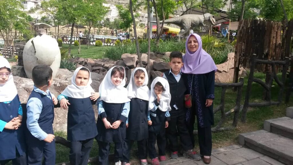 خاطرات ۴۰ سال معلمی برای دانشآموزان مدرسه باغچهبان | تدریس رایگان با عشق ادامه دارد