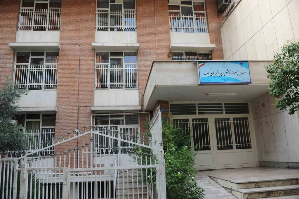 خاطرات ۴۰ سال معلمی برای دانشآموزان مدرسه باغچهبان | تدریس رایگان با عشق ادامه دارد