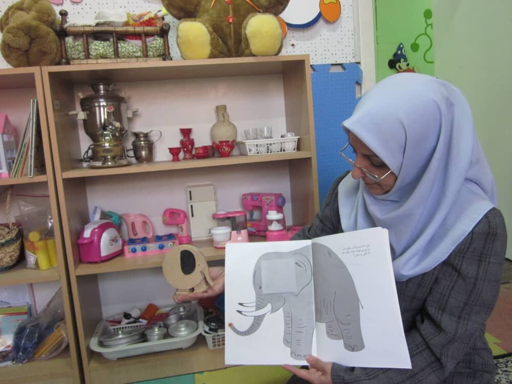 خاطرات ۴۰ سال معلمی برای دانشآموزان مدرسه باغچهبان | تدریس رایگان با عشق ادامه دارد