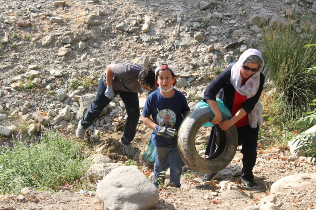 ببینید | پدر گردشگری ایران در دره مخوف | جمعآوری یک تن زباله از دره معتادان