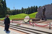 تصاویر ادای احترام شمخانی به حیدرعلی اف و شهدای استقلال جمهوری آذربایجان