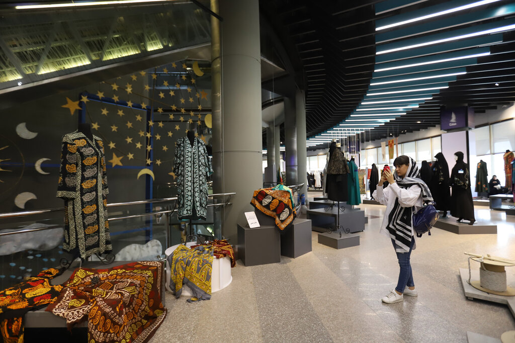 دنبال لباس اجتماعی برای زن و مرد هستیم | با صدای بلند اعلام میکنم همه باید پاسخگو باشند