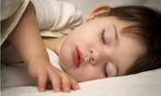 با این روش ساده مشکلات خواب کودک‌تان را برطرف کنید | چند ساعت خواب در روز برای کودکان کافی است؟