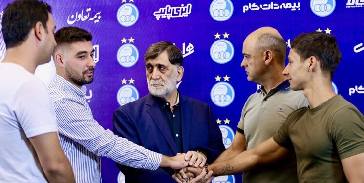 عکس | شب شلوغ استقلالیها | تمدید دو بازیکن با آبیها | قرارداد دستیاران ساپینتو امضا شد