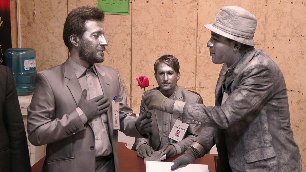 این مردان صامت در شهر چه می گویند؟! + عکس