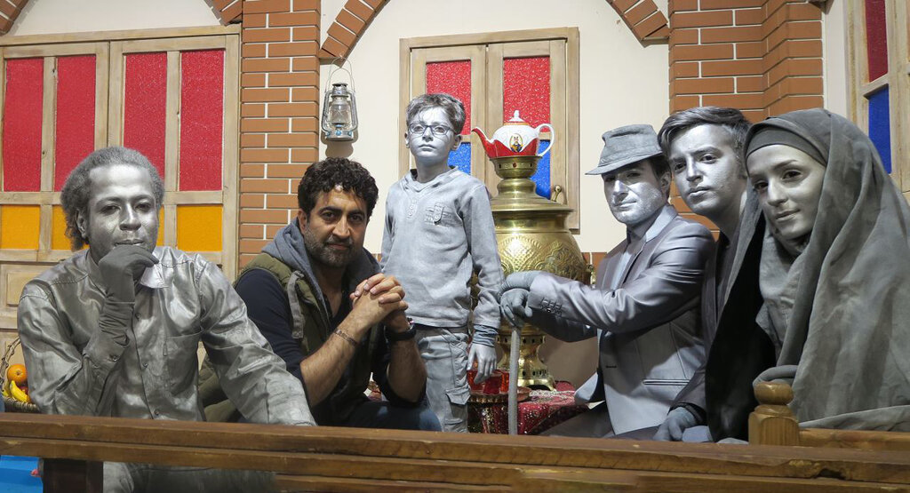 این مردان صامت در شهر چه می گویند؟! + عکس