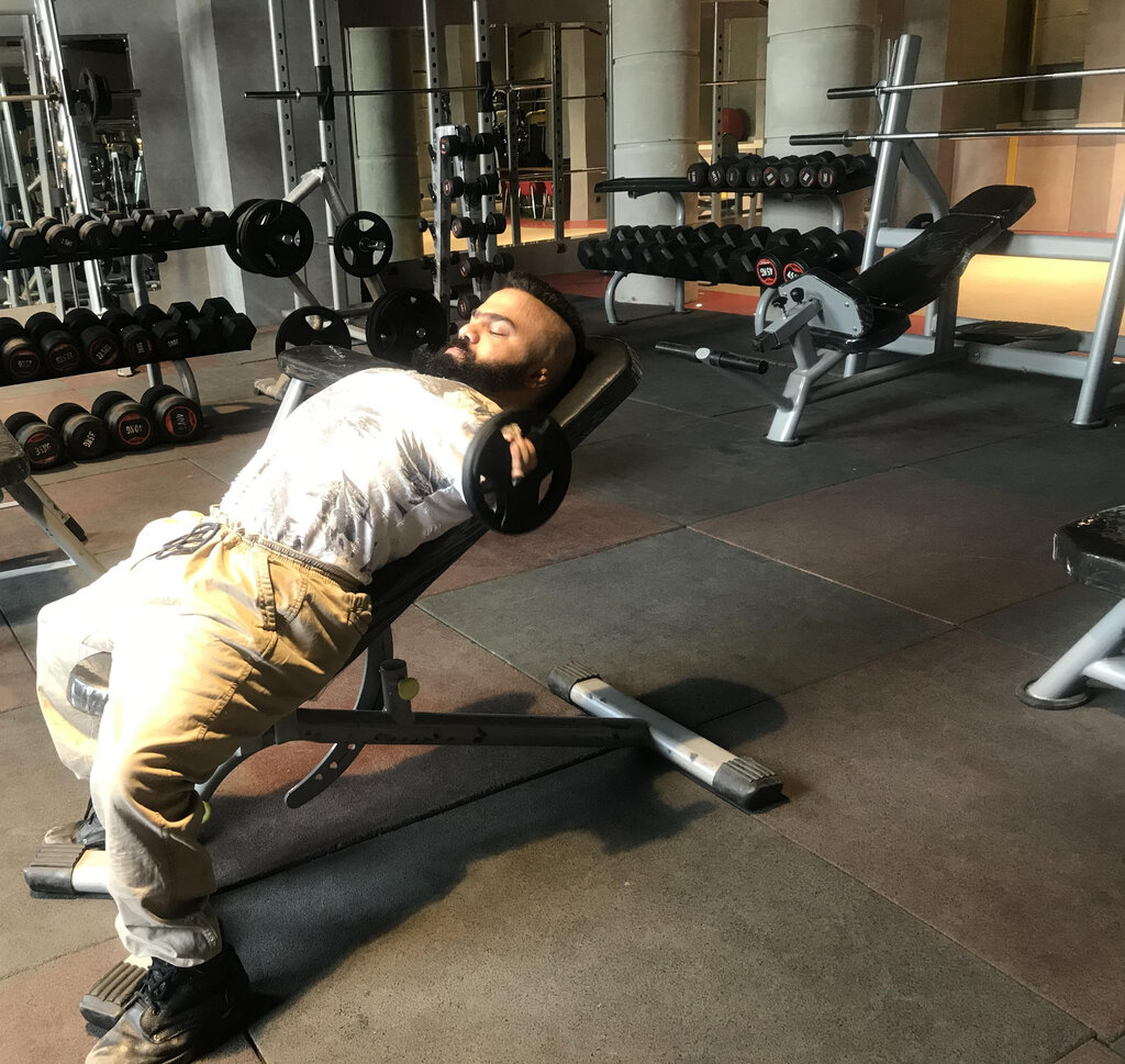 این معلول با دستان کوتاه وزنه ۱۳۰ کیلویی میزند + عکس