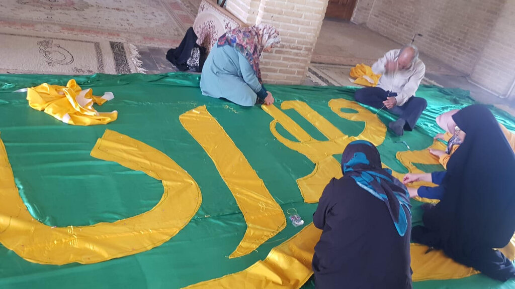 این پرچم را مردم دوختند