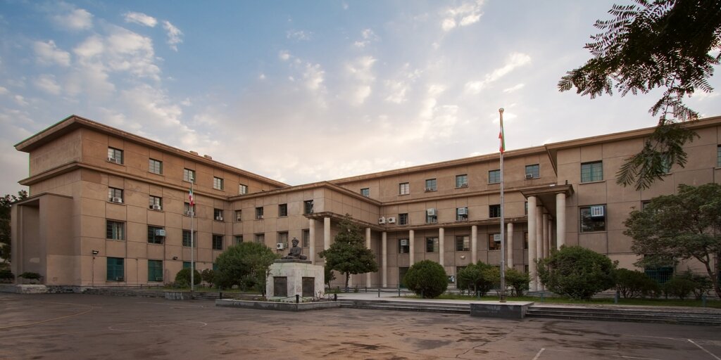 دانشکده ادبیات دانشگاه تهران