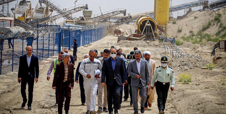 ببینید؛ دزدی طلا با قاطر و موتورسیکلت در روز روشن! | پشت پرده قاچاق سنگ طلا چه کسانی هستند؟ | پای دولت های قبل در میان است؟ | تشکیل صدها پرونده قضایی