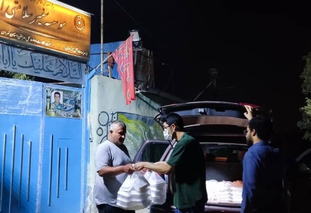 دانشجویان دانشگاه علوم پزشکی به بچههای مرتضیگرد عیدی دادند