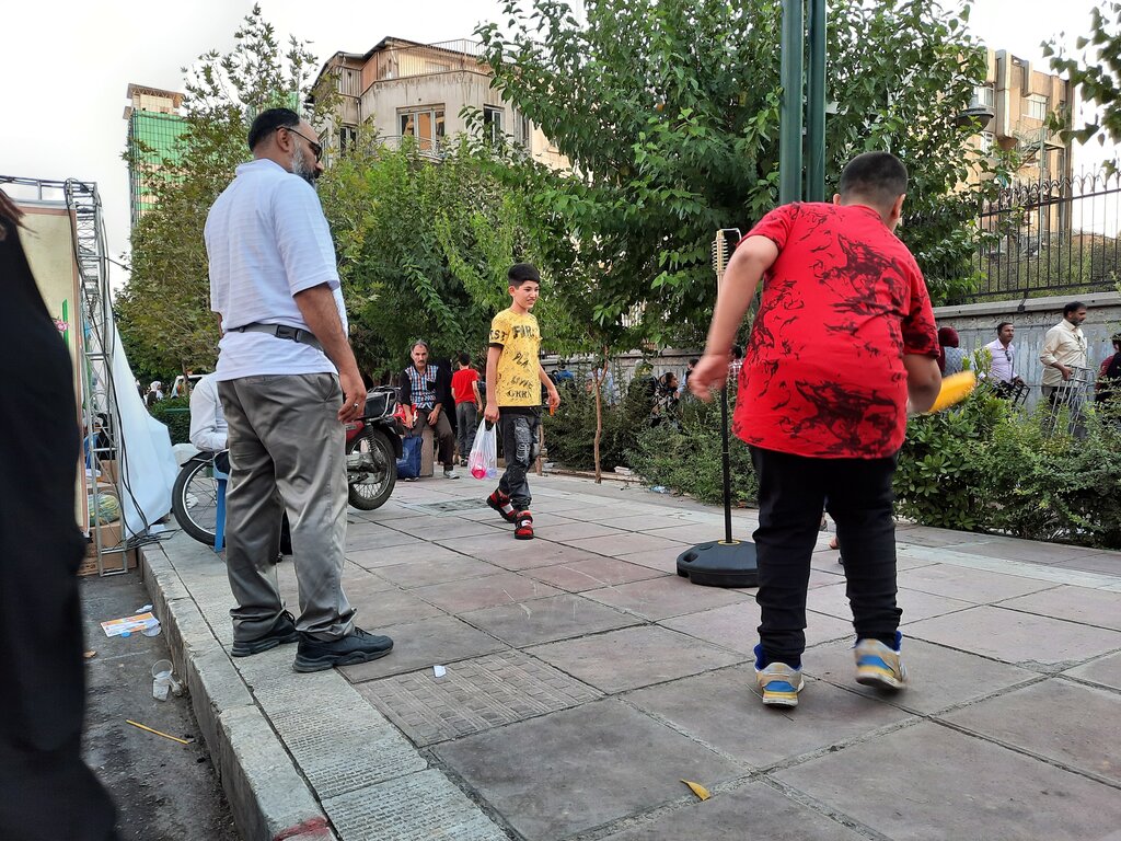 تصاویر | مهمانی ۱۰ کیلومتری تهرانیها در روز غدیر در حال برگزاری است