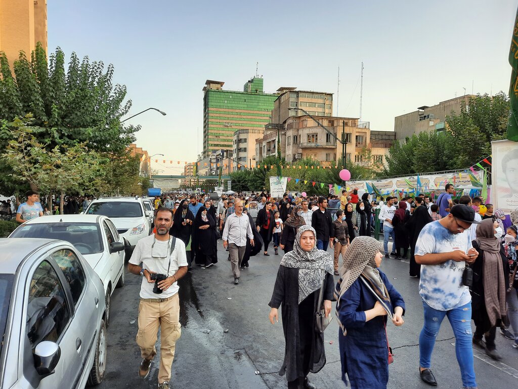 تصاویر | مهمانی ۱۰ کیلومتری تهرانیها در روز غدیر در حال برگزاری است