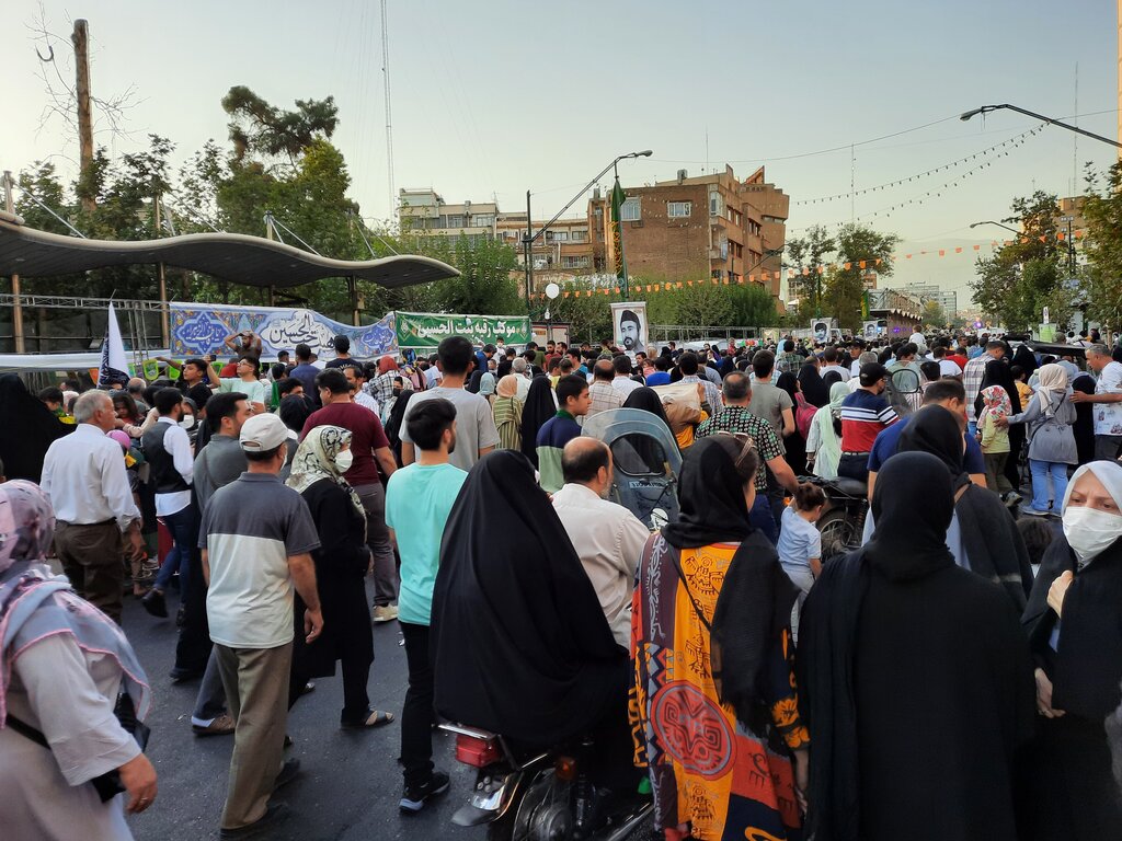 تصاویر | مهمانی ۱۰ کیلومتری تهرانیها در روز غدیر در حال برگزاری است