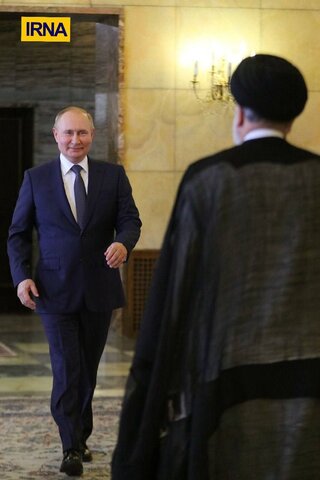 تصویر قدم زدن پوتین و رئیسی در نهاد ریاست جمهوری