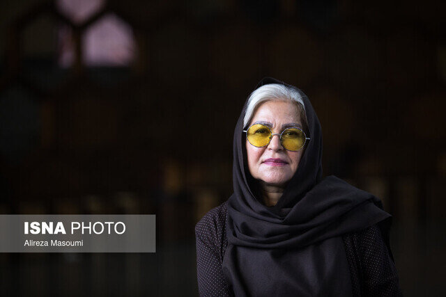 اکرم محمدی: کرونا از ما انسان های بهتری نساخت | کارگردان پروین را مجبور کردند مدام کارش را کوتاه تر کند