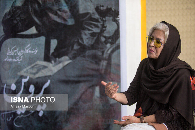 اکرم محمدی: کرونا از ما انسان های بهتری نساخت | کارگردان پروین را مجبور کردند مدام کارش را کوتاه تر کند