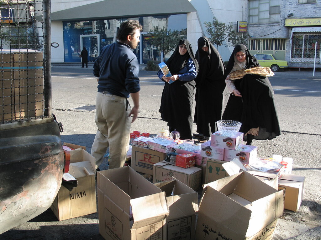 قسطیفروشان هنوز در کوچههای جنوب شهر دیده میشوند | معاملهای که کفه ترازوی آن اعتماد است