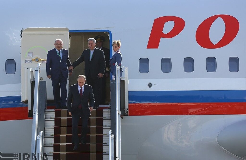 تصاویر لحظه ورود ولادیمیر پوتین به تهران | چه کسی به استقبال رئیس جمهور روسیه رفت؟
