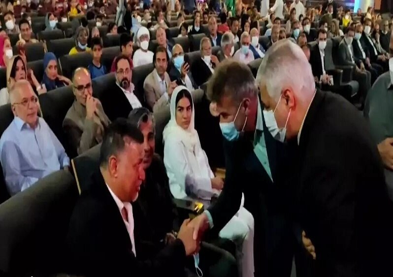 تصاویر| تشویق ایستاده وزیر ورزش و برخورد دور از انتظار علی دایی | جزئیات تمام اتفاقاتی که میان دایی و سجادی افتاد