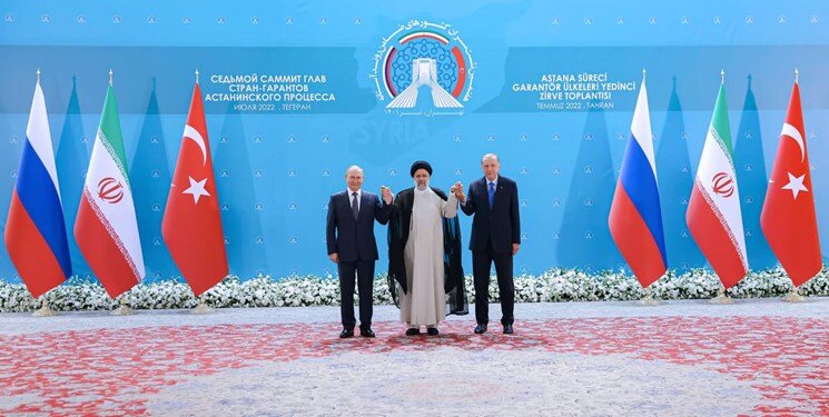 بنزین، نان و دارو گران نمیشود | افزایش حقوق کارکنان دولت چه می شود؟ | پول پاشی بین مردم چاره کار نیست