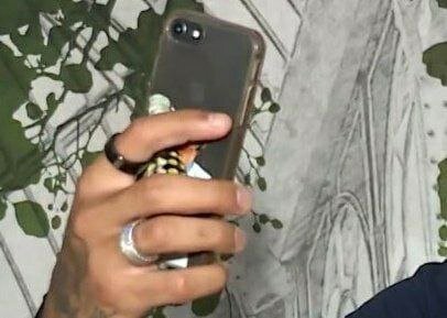 تصاویر | سلفی ستاره فوتبال دردسرساز شد | جنجال بزرگ بر سر عکس پشت موبایل!