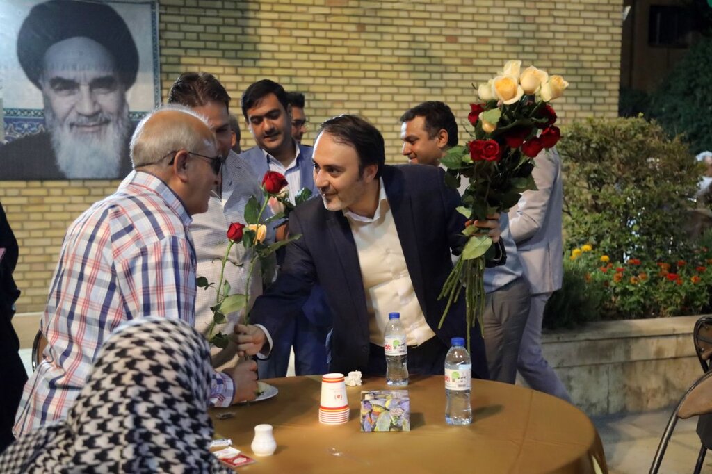 تجلیل از موسپیدهای قطعه هفدهم پازل شهر | کار در بسیاری از بخشهای شهرداری استرسزاست