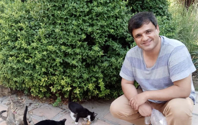 این دکتر، شاعر گربههای مجیدیه است