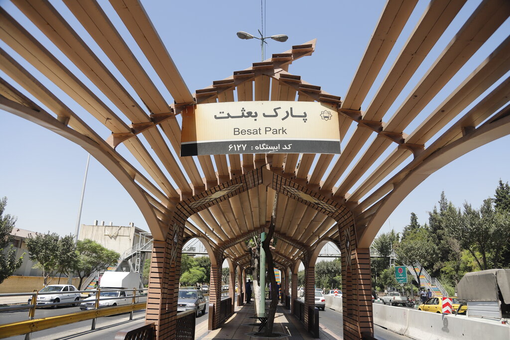 ببینید | تصاویر نخستین ایستگاه اتوبوس‌تندرو با معماری ایرانی‌ - اسلامی در تهران 