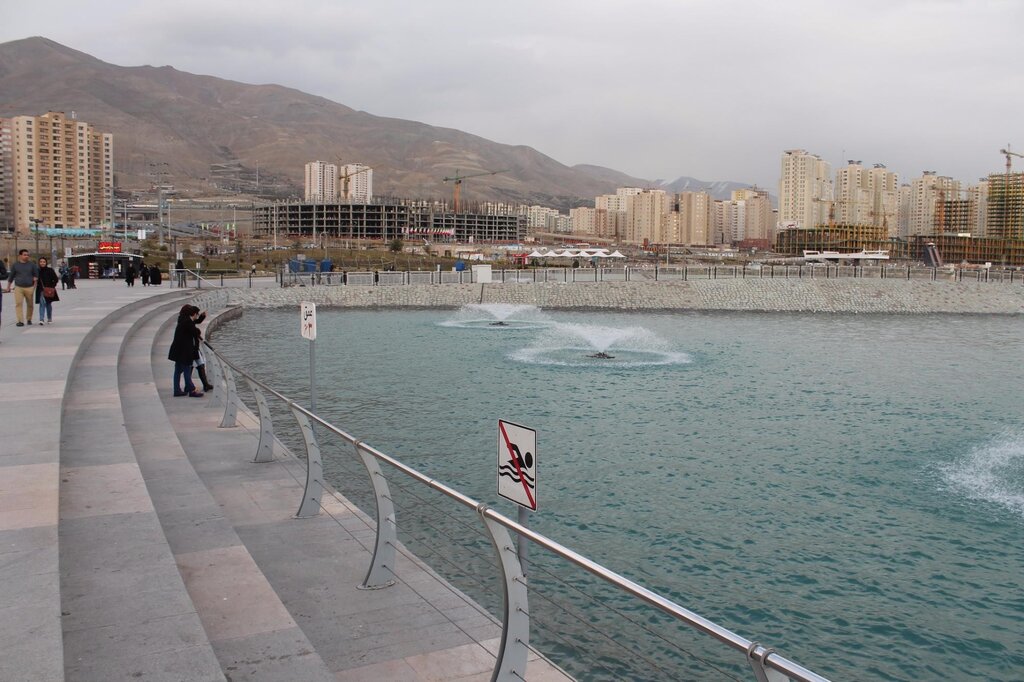 بحران خشکسالی به دریاچه چیتگر آسیب میزند؟ | توضیح درباره علت بوی بد برخی نقاط دریاچه | مراجعه ۲۵ هزار نفر در روز به مجموعه