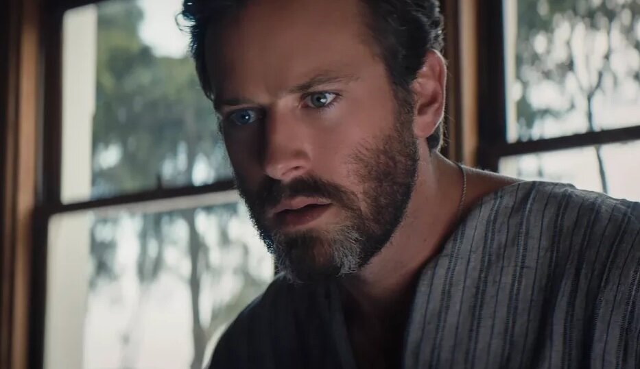 عکس | بازیگر مشهور بعد از رسوایی مجبور شد در هتل کار کند | پیامکهایی که زندگی این چهره را خراب کرد آرمی همر