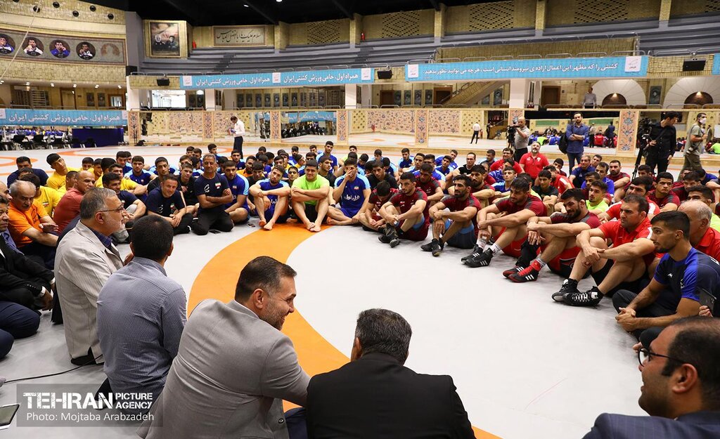 بازدید شهردار تهران از اردوی تیم ملی کشتی | زاکانی: ردیف بودجه برای کشتی اختصاص دادیم