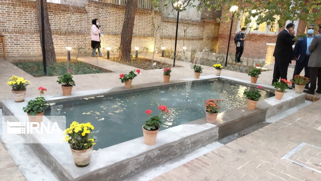 تصاویر | نگینی در دل برجهای سر به فلک کشیده تهران| با موزه شعر نوین ایران آشنا شوید