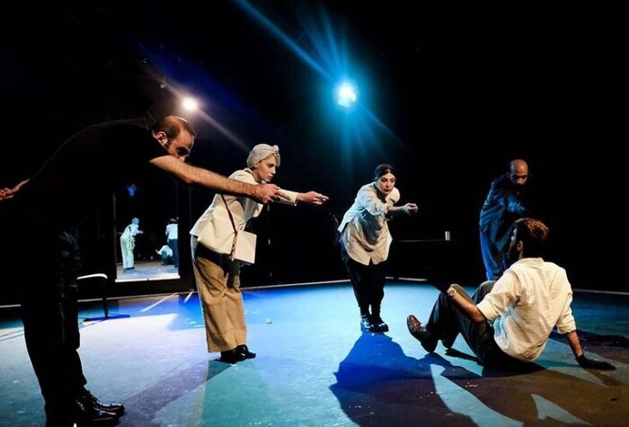 همه نمایشهای روی صحنه در تهران | از دیو و دلبر تا جنون محض