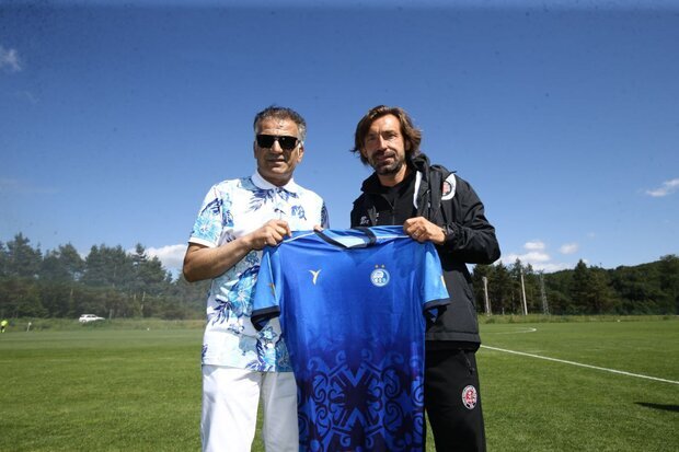 تصاویر | «پیرلو» از استقلالیها یادگاری گرفت | هدیه خاص آبیها به اسطوره ایتالیا در روز پیروزی