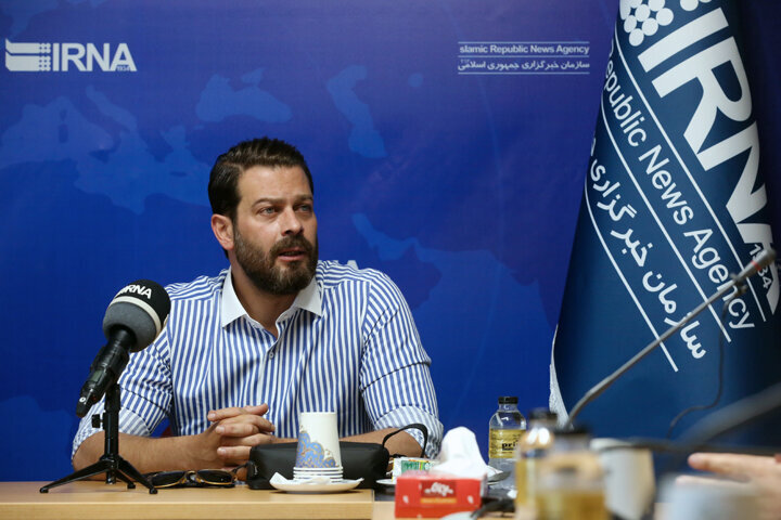 حرفهای پژمان بازغی درباره دستمزدهای نجومی در فوتبال | با دستمزد یکی از بازیکنان سرخابی میشود ۱۰ مستند ورزشی ساخت