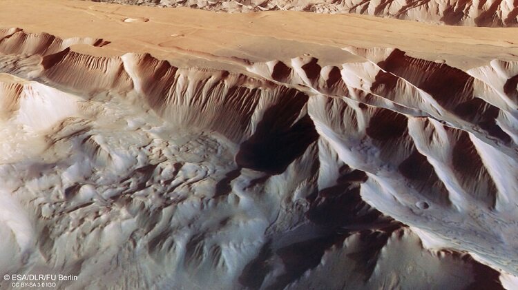 تصاویری از بزرگ‌ترین دره منظومه شمسی | گرند کانیون مریخ دانشمندان را شگفت‌زده کرده است