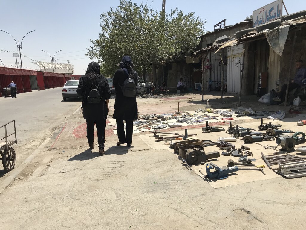 دستدومفروشان خلازیر چه میفروشند؟ | آیا شیطان از این بازار رانده شد؟ + عکس