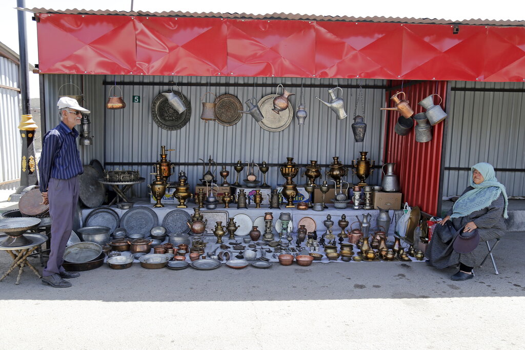 دستدومفروشان خلازیر چه میفروشند؟ | آیا شیطان از این بازار رانده شد؟ + عکس