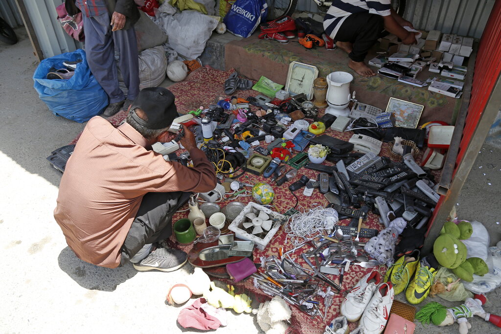 دستدومفروشان خلازیر چه میفروشند؟ | آیا شیطان از این بازار رانده شد؟ + عکس
