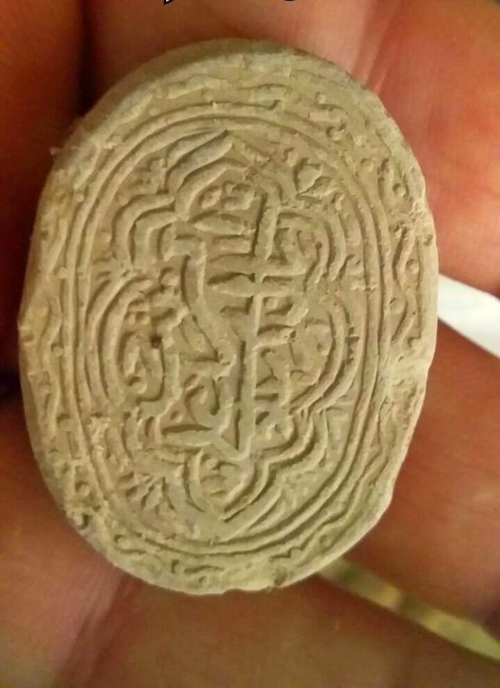 سنگنوشتههای اسرارآمیز گورستانی در تهران | ماجرای قبرستان گبرها و تونلهای زیر باغ