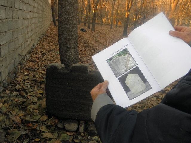 سنگنوشتههای اسرارآمیز گورستانی در تهران | ماجرای قبرستان گبرها و تونلهای زیر باغ