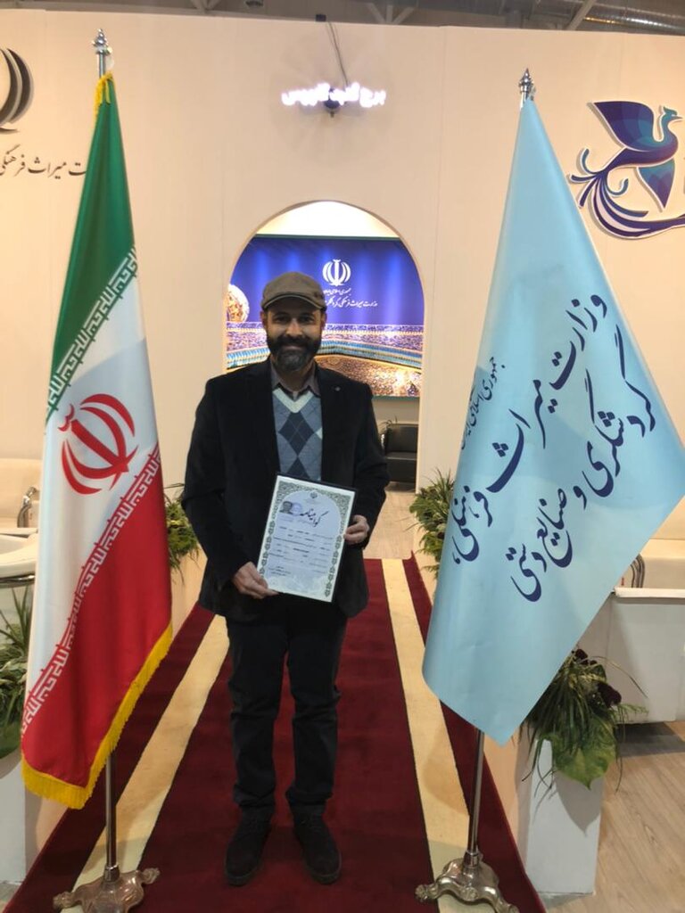 این مرد ناشنوایان را به گردش میبرد