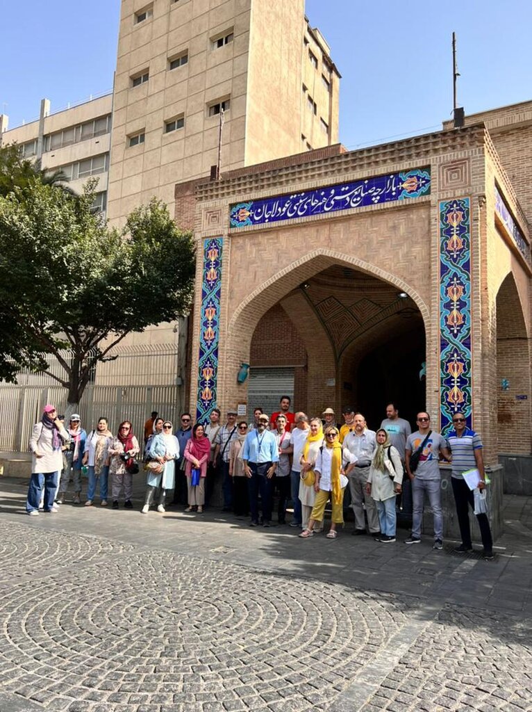 این مرد ناشنوایان را به گردش میبرد