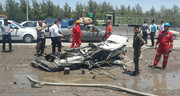 تصاویر ترسناک سقوط کامیون روی پراید در گیلان | یک کشته و ۴ مصدوم