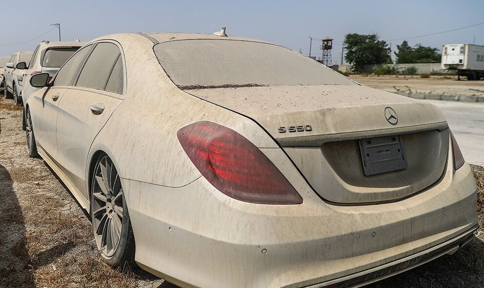 وضعیت عجیب خودروهای میلیاردی در بندرعباس | تصاویر خاک خوردن این خودروها را ببینید