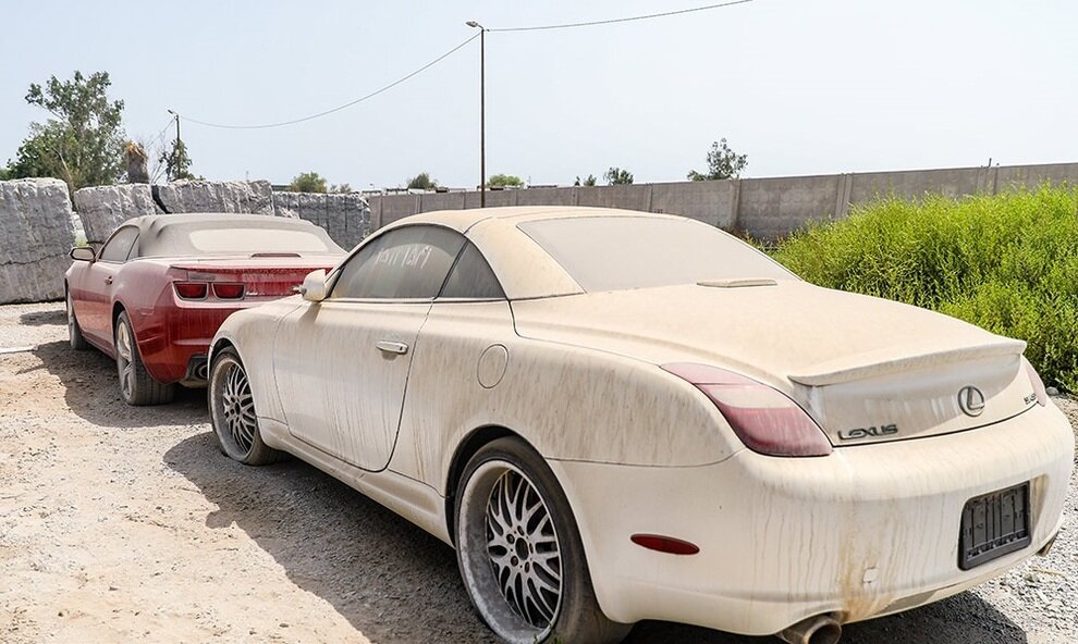 وضعیت عجیب خودروهای میلیاردی در بندرعباس | تصاویر خاک خوردن این خودروها را ببینید